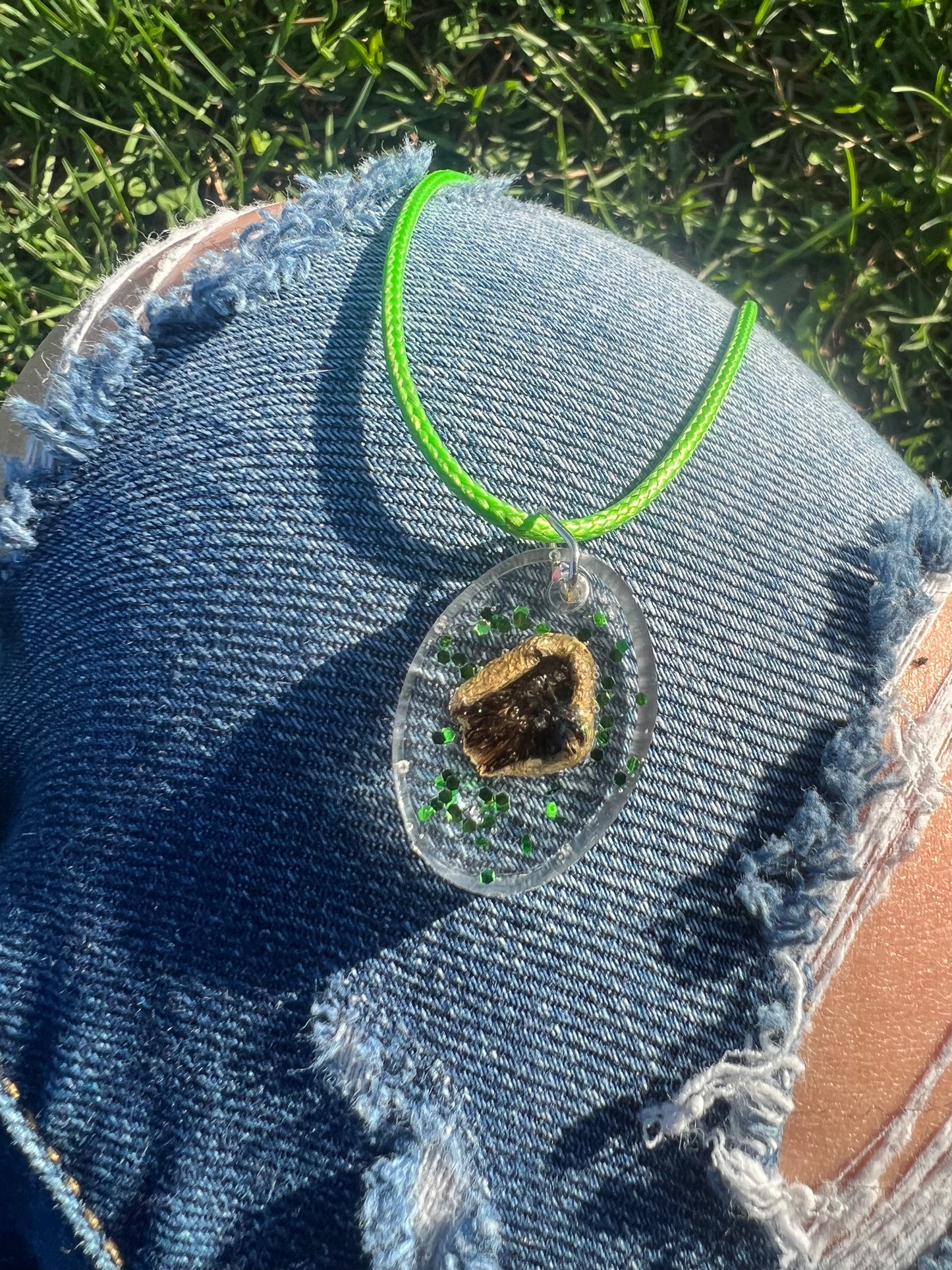 Necklace: Green PES Oval Pendant