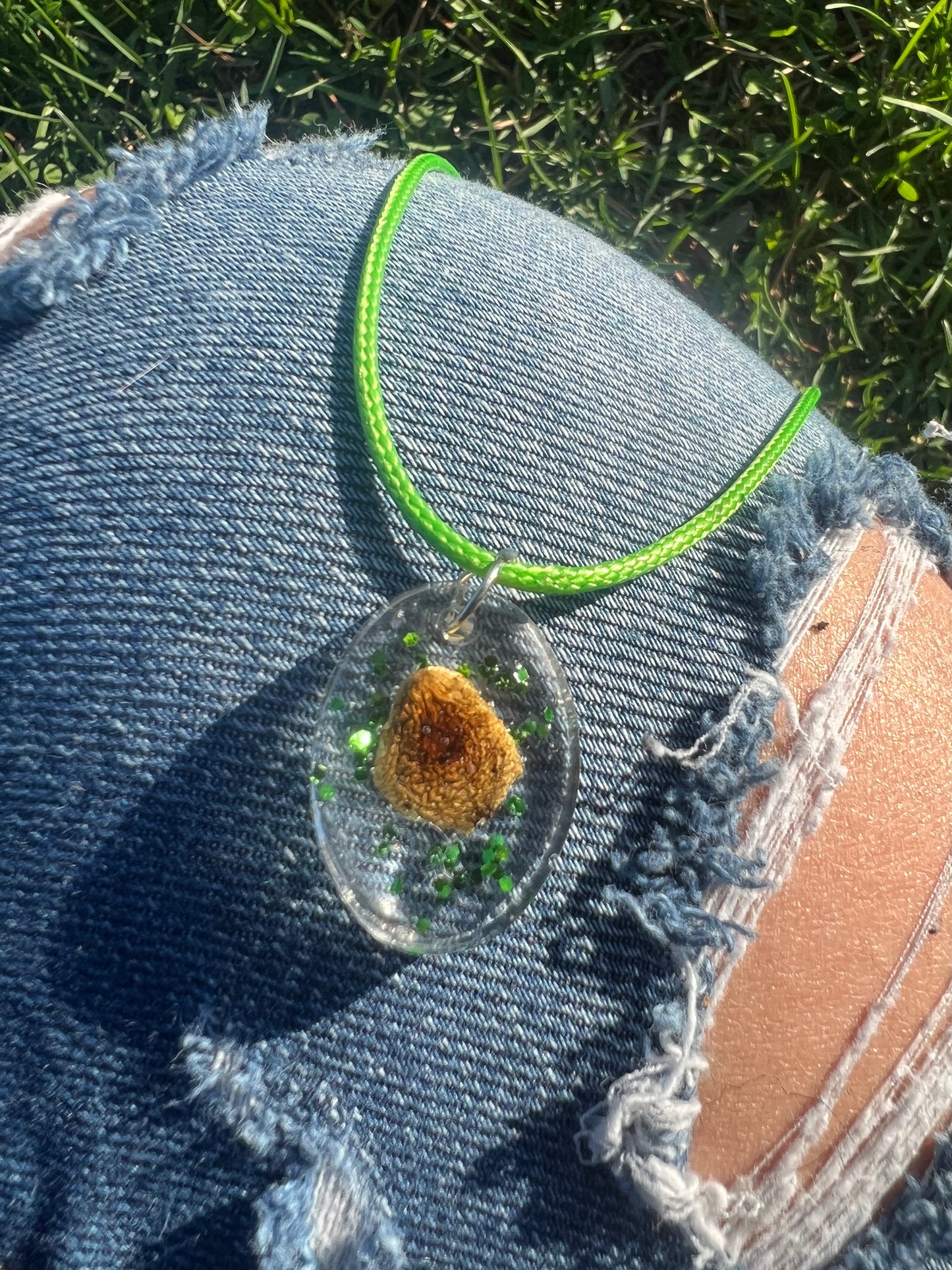 Necklace: Green PES Oval Pendant