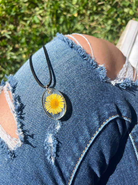 Necklace: Yellow Daisy Oval Pendant